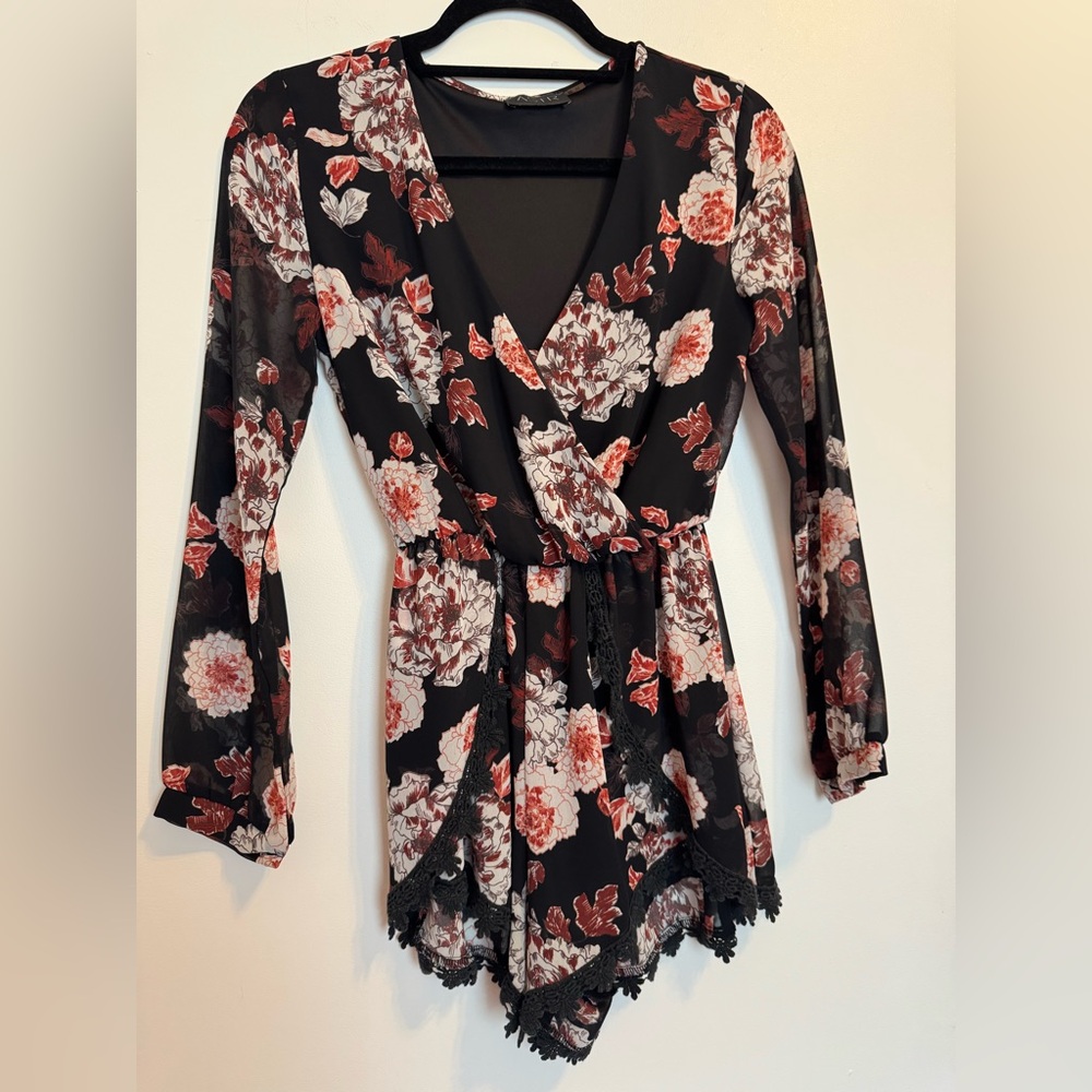 ASTR Nordstrom Floral Romper - Excellent Condition